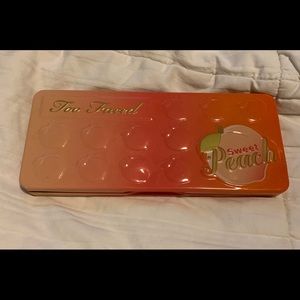 Too Faced Peach Eyeshadow Pallet